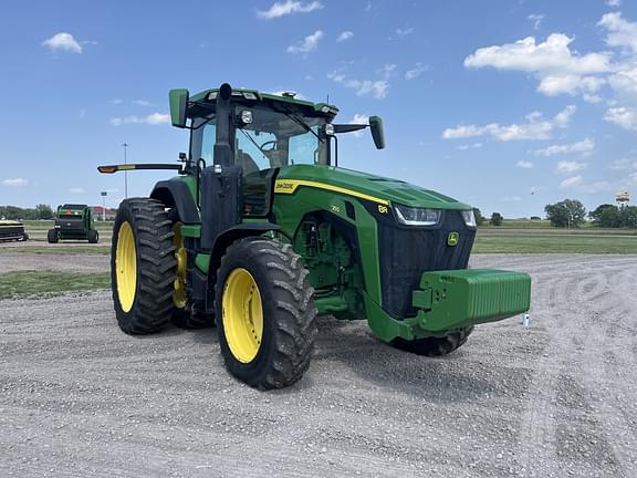 Image of John Deere 8R 250 equipment image 2