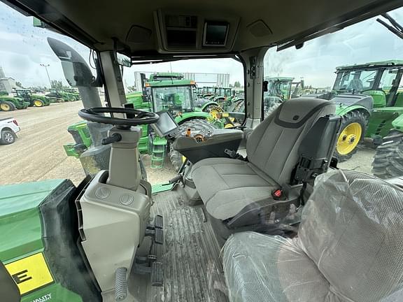 Image of John Deere 8R 310 equipment image 3