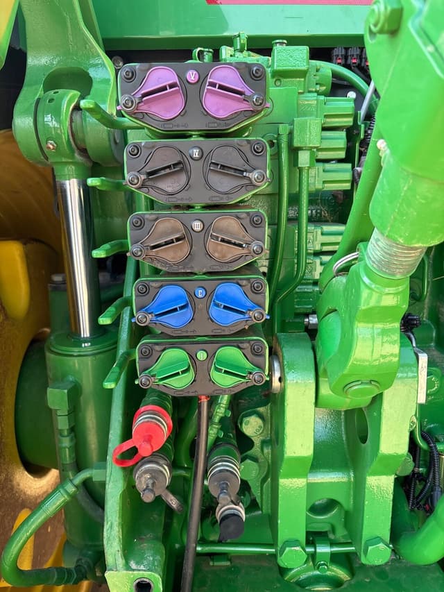 Image of John Deere 8R 310 equipment image 2