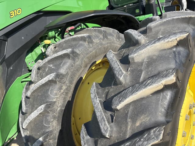 Image of John Deere 8R 310 equipment image 4