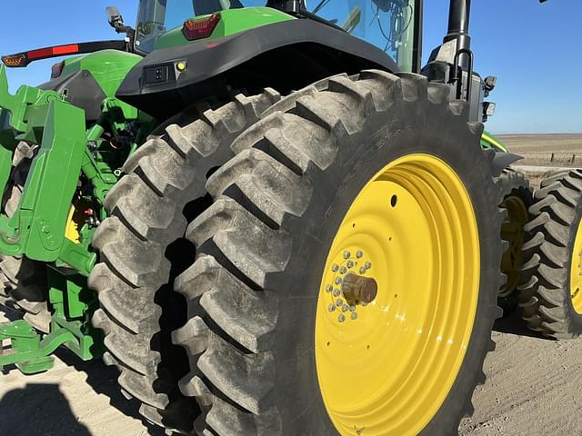 Image of John Deere 8R 310 equipment image 3