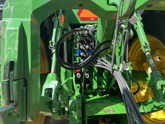 Image of John Deere 8R 310 equipment image 4