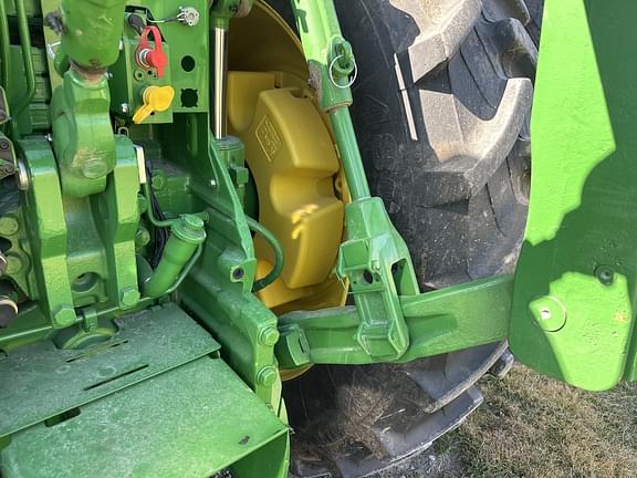 Image of John Deere 8R 310 equipment image 4