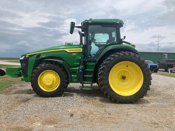 2021 John Deere 8R 310 Equipment Image0