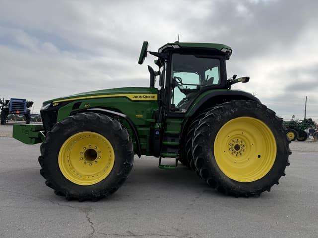 Image of John Deere 8R 310 equipment image 2