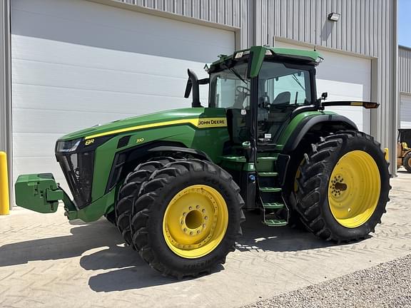 Image of John Deere 8R 310 equipment image 4
