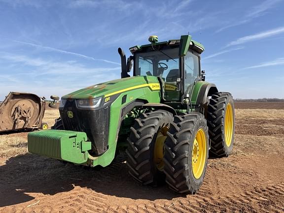 Image of John Deere 8R 310 equipment image 2