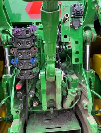 Image of John Deere 8R 310 equipment image 3