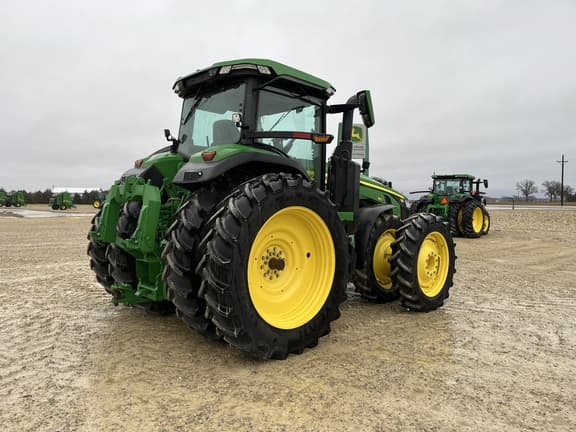 Image of John Deere 8R 310 equipment image 2