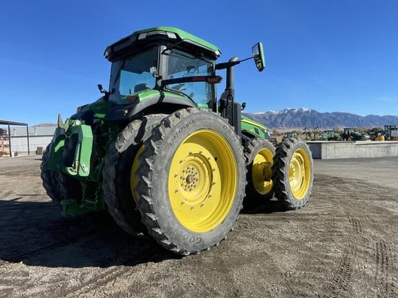 Image of John Deere 8R 310 equipment image 4