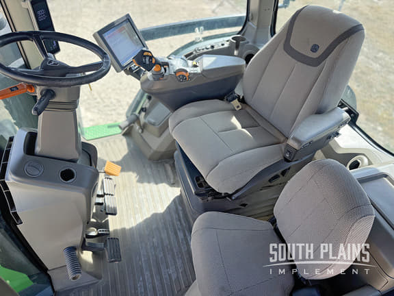 Image of John Deere 8R 340 equipment image 4