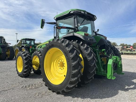 Image of John Deere 8R 340 equipment image 2