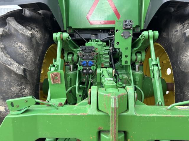 Image of John Deere 8R 340 equipment image 4