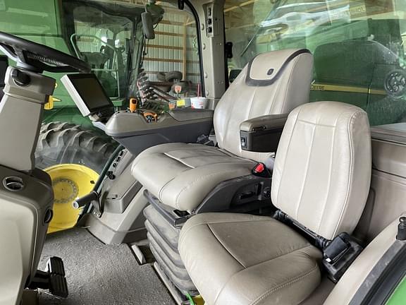 Image of John Deere 8R 340 equipment image 3