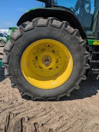 Image of John Deere 8R 340 equipment image 4