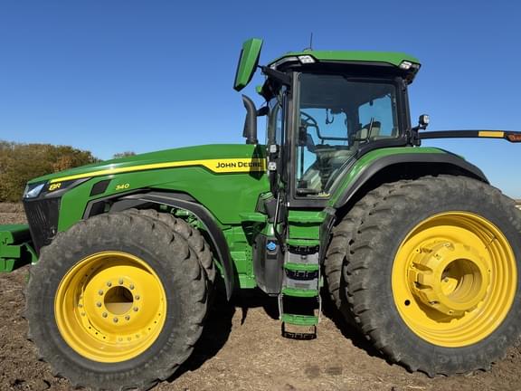 Image of John Deere 8R 340 equipment image 3