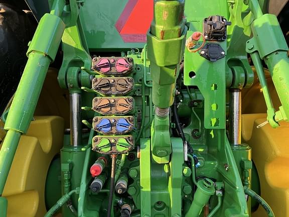 Image of John Deere 8R 340 equipment image 3