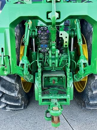 Image of John Deere 8R 370 equipment image 4