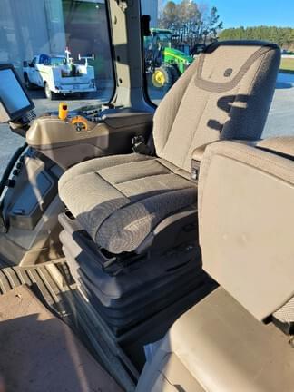 Image of John Deere 8R 370 equipment image 4