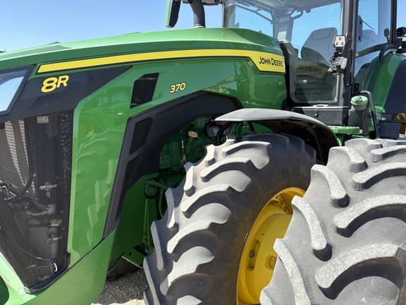 Image of John Deere 8R 370 equipment image 4