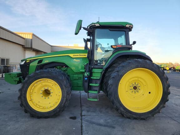 Image of John Deere 8R 370 equipment image 1