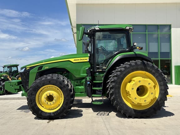 2021 John Deere 8R 370 Equipment Image0