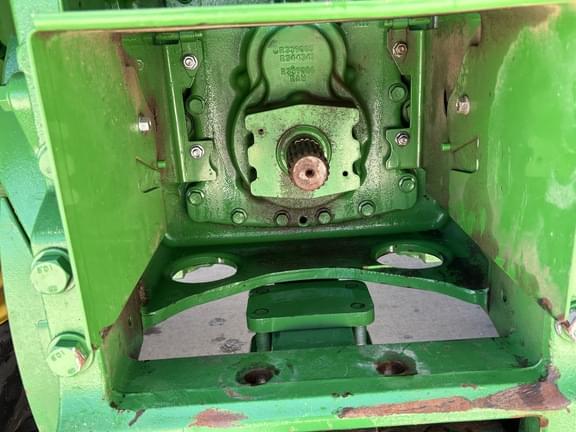 Image of John Deere 8R 370 equipment image 4