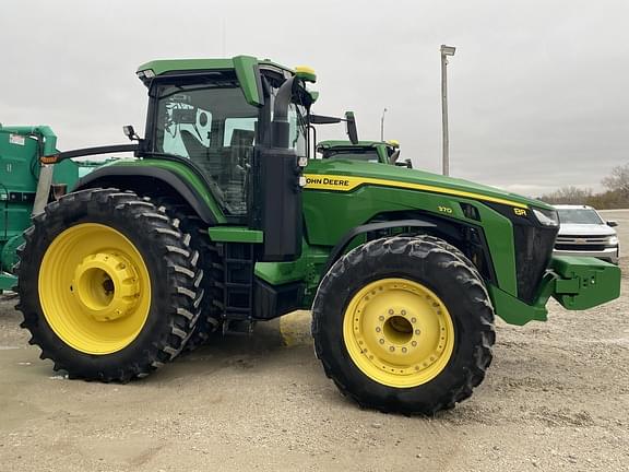 Image of John Deere 8R 370 equipment image 3