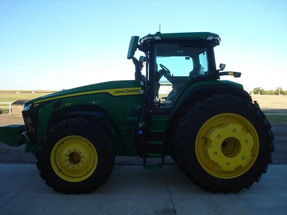 Image of John Deere 8R 370 equipment image 4