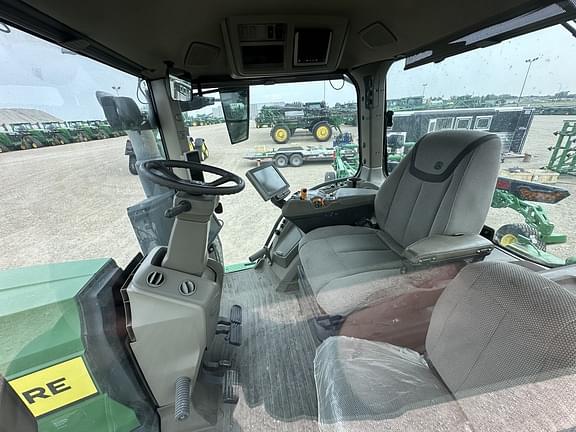 Image of John Deere 8R 370 equipment image 2