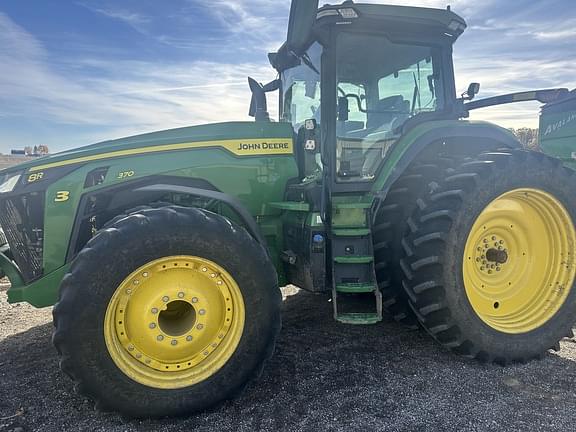 Image of John Deere 8R 370 equipment image 2