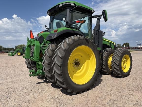 Image of John Deere 8R 370 equipment image 2