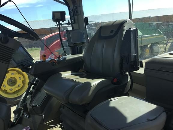 Image of John Deere 8R 370 equipment image 4