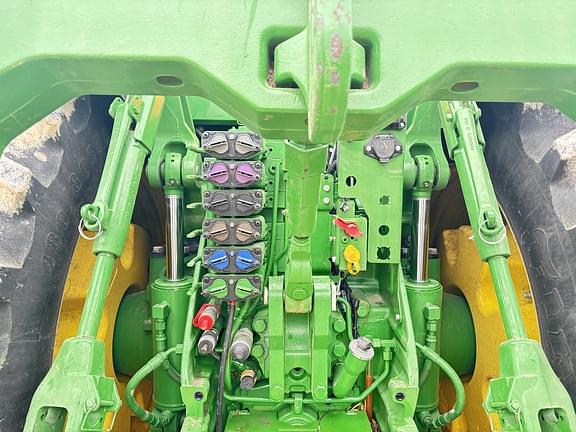 Image of John Deere 8R 370 equipment image 1