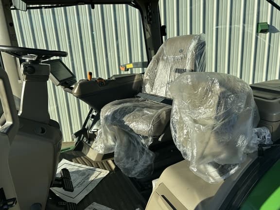 Image of John Deere 8R 370 equipment image 2
