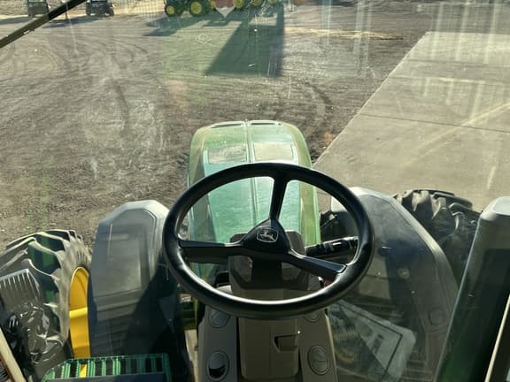 Image of John Deere 8R 370 equipment image 3