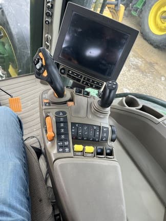 Image of John Deere 8R 370 equipment image 4