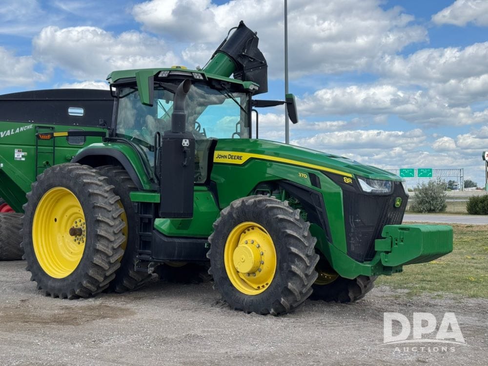 2021 John Deere 8R 370 Equipment Image0