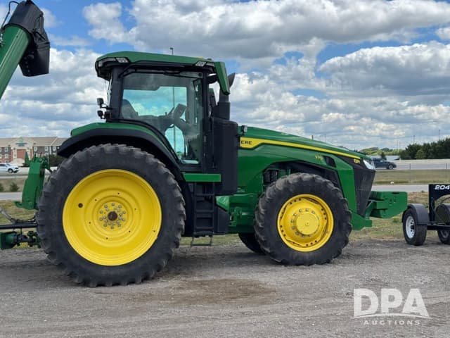 Image of John Deere 8R 370 equipment image 2
