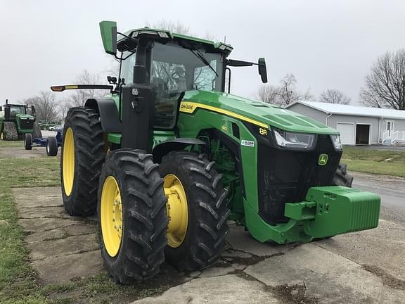 John Deere 8R 410 mit Doppelreifen