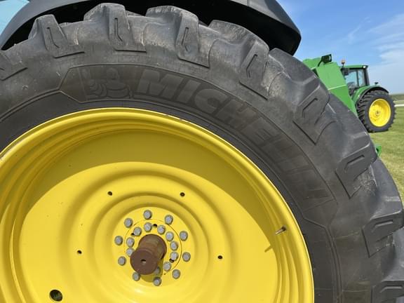 Image of John Deere 8R 410 equipment image 2