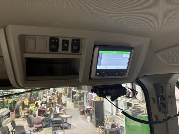 Image of John Deere 8R 410 equipment image 4