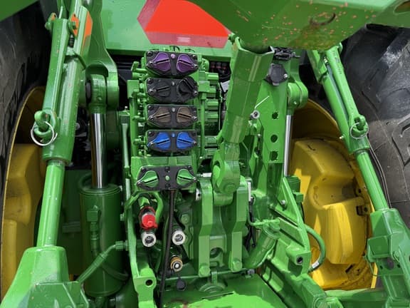 Image of John Deere 8R 410 equipment image 4