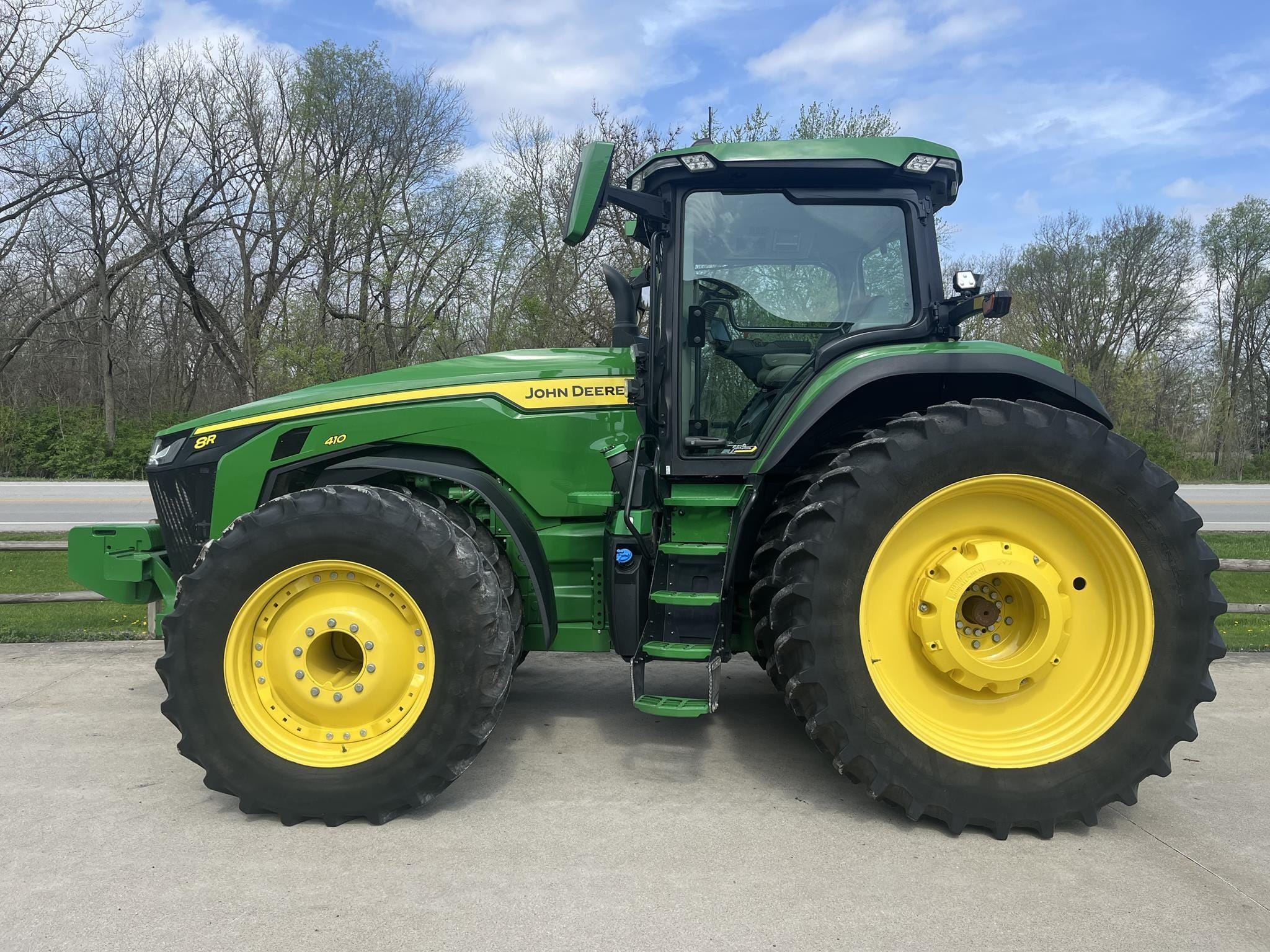 2021 John Deere 8R 410 Equipment Image0