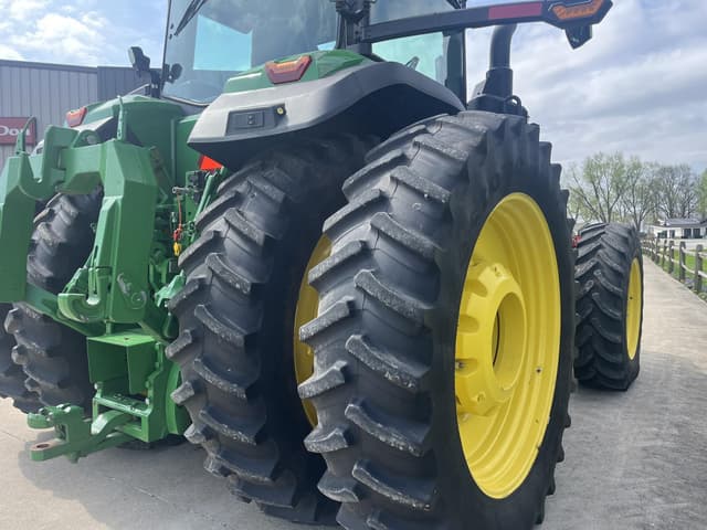 Image of John Deere 8R 410 equipment image 4