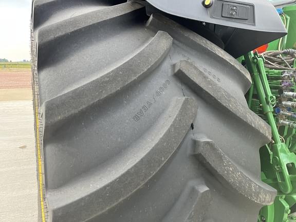 Image of John Deere 8R 410 equipment image 4