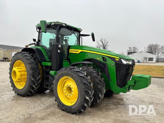Image of John Deere 8370R equipment image 1