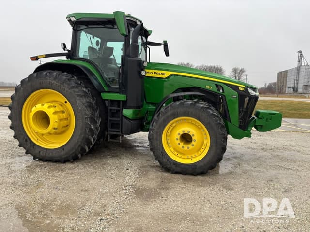 Image of John Deere 8370R equipment image 2