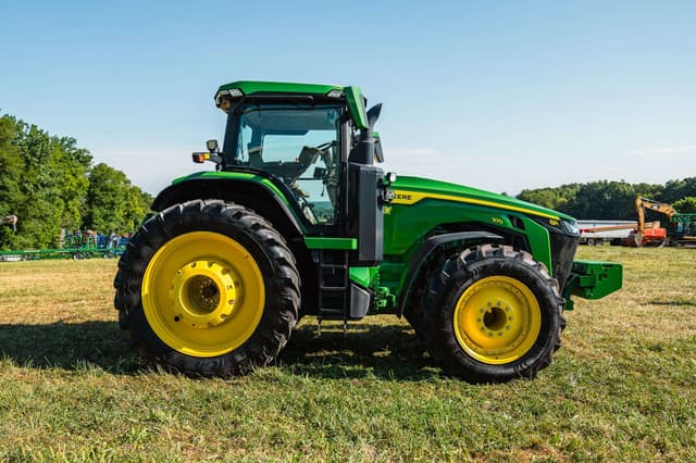 Image of John Deere 8R 370 equipment image 3