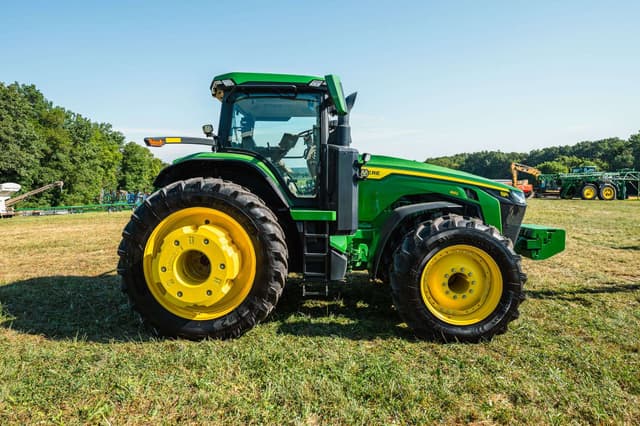Image of John Deere 8R 410 equipment image 1